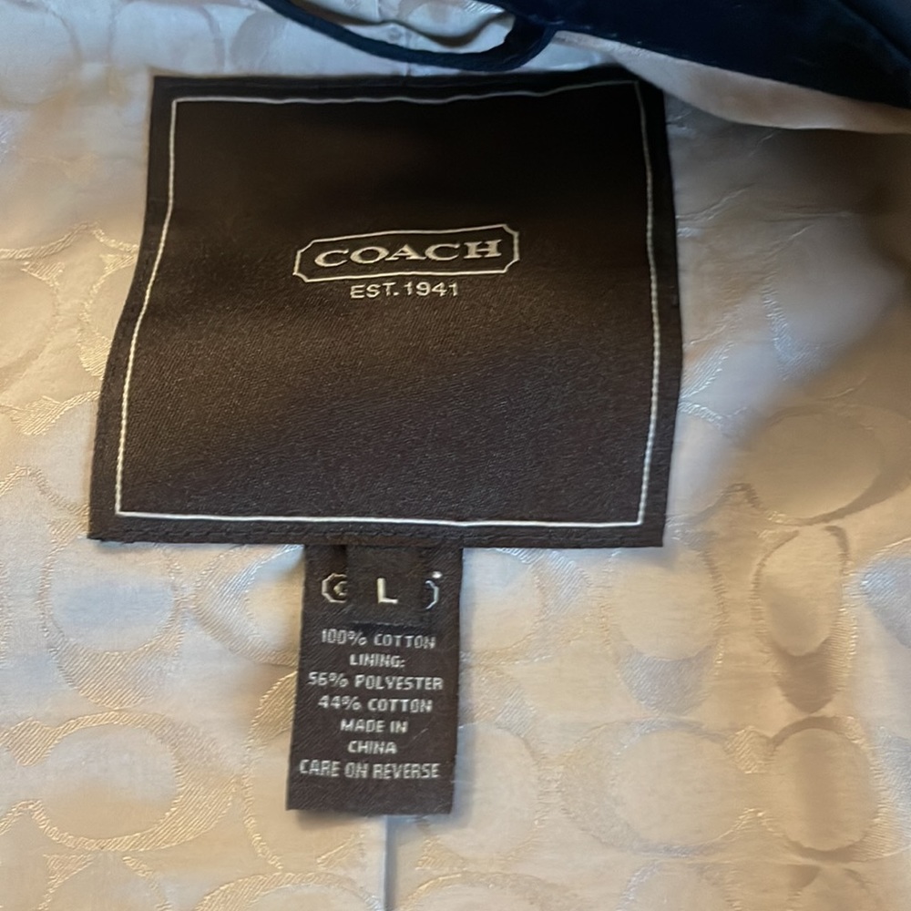 Coach trench coat size large… excellent condition with no holes tears or fading - Picture 5 of 7